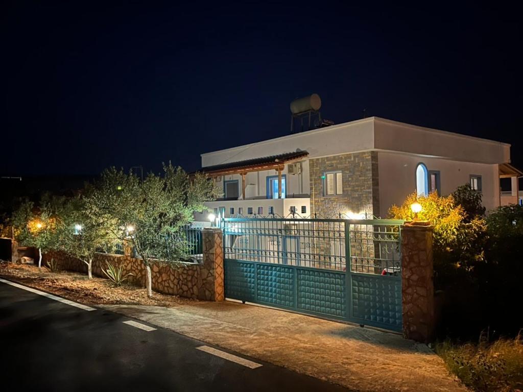 Gregory'S Apartments Ксамил Экстерьер фото